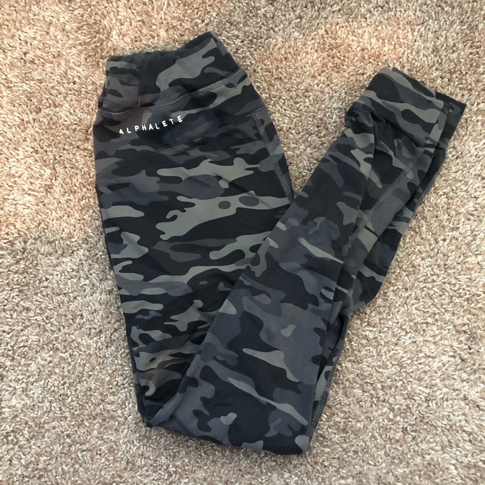 Alphalete Camo Joggers - Gray